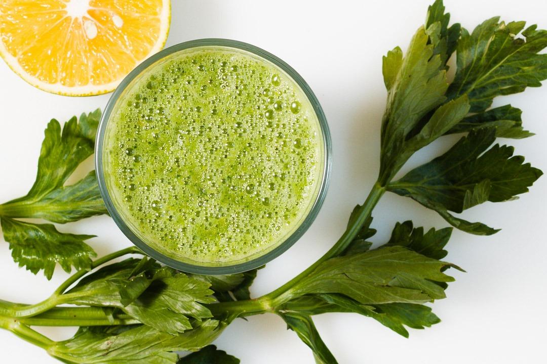 Smuti od celera i spanaća