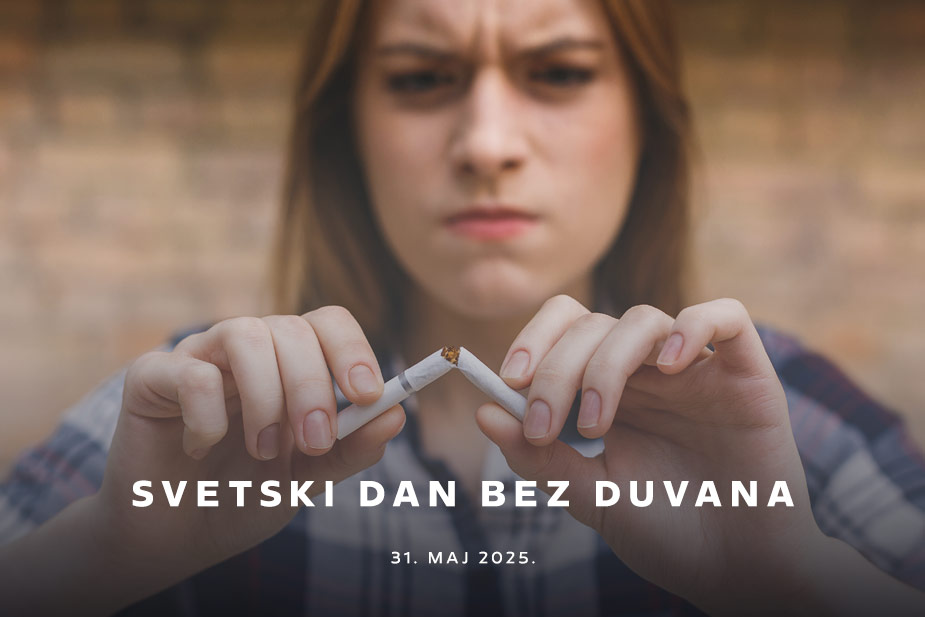 Mlađa žene simbolično lomi cigaretu, pokazujući snažnu želju za prestankom pušenja