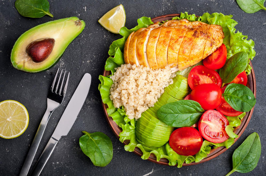 Proteinski doručak sa tunjevinom, povrćem i avokadom za minimalan uticaj na glikemiju
