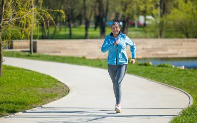 20 minuta šetnje i 5 minuta razgibavanja: mali dnevni ritual koji čuva leđa (i glavu)