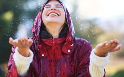 Temperaturni skokovi u proleće: kako deluju na pritisak, sinuse, migrenu i zglobove?